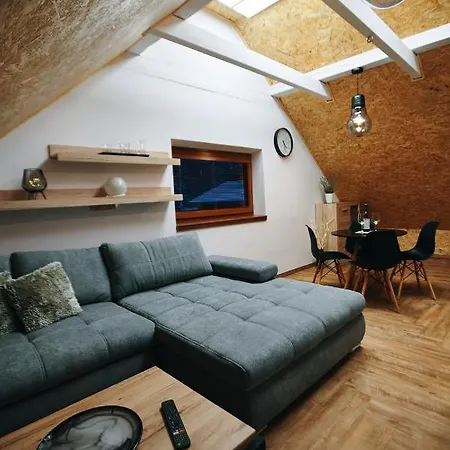 Luxusni Samostatny Garage S Vyhledem Na Skokanske Mustky, Kryte Parkovani A Wifi Zdarma هاراشوف