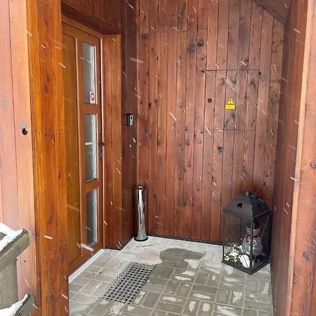 Luxusni Samostatny Garage S Vyhledem Na Skokanske Mustky, Kryte Parkovani A Wifi Zdarma هاراشوف